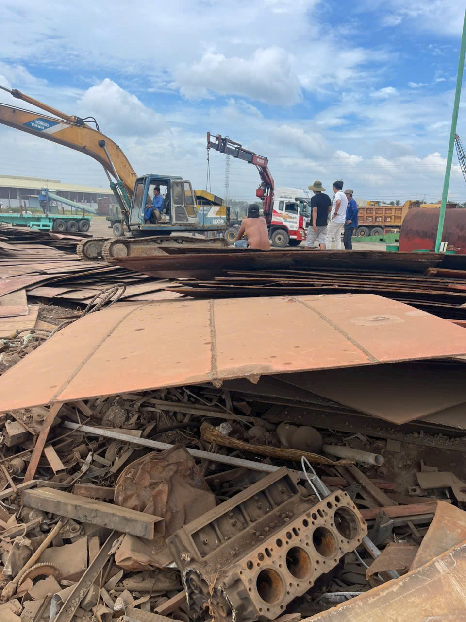 Thu Mua Phế Liệu Số Lượng Lớn-Hoa Hồng Cao Có Hóa Đơn